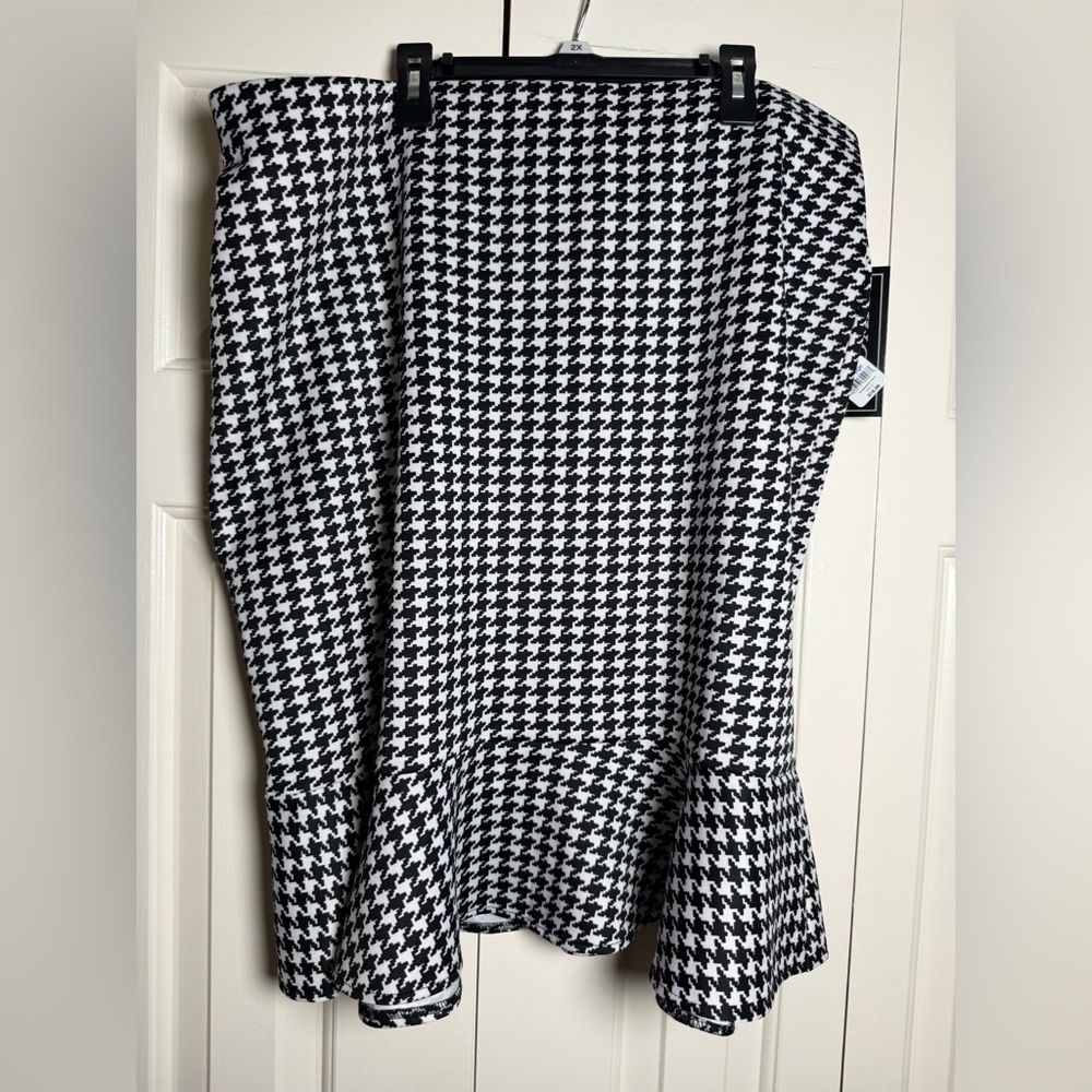 NYCC Houndstooth Black and White Women's‎ Skirt